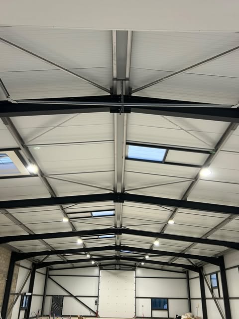 Éclairage LED d'un hangar industriel près de Narbonne